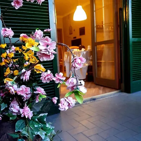 Tre Passi Dalla Torre Bed and breakfast Montesarchio