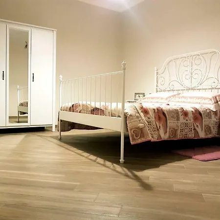 Tre Passi Dalla Torre Bed & Breakfast Montesarchio